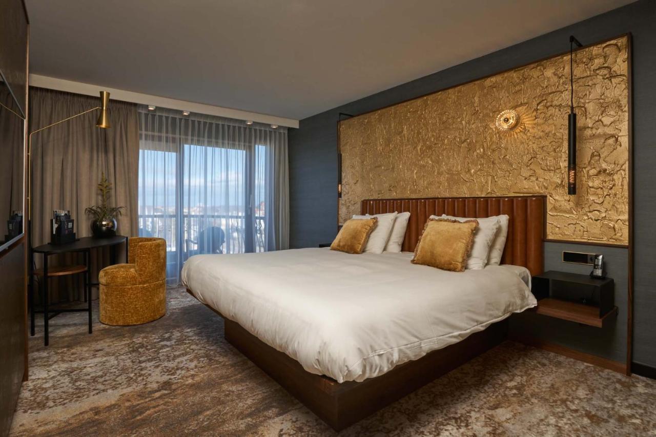Alexander 4*